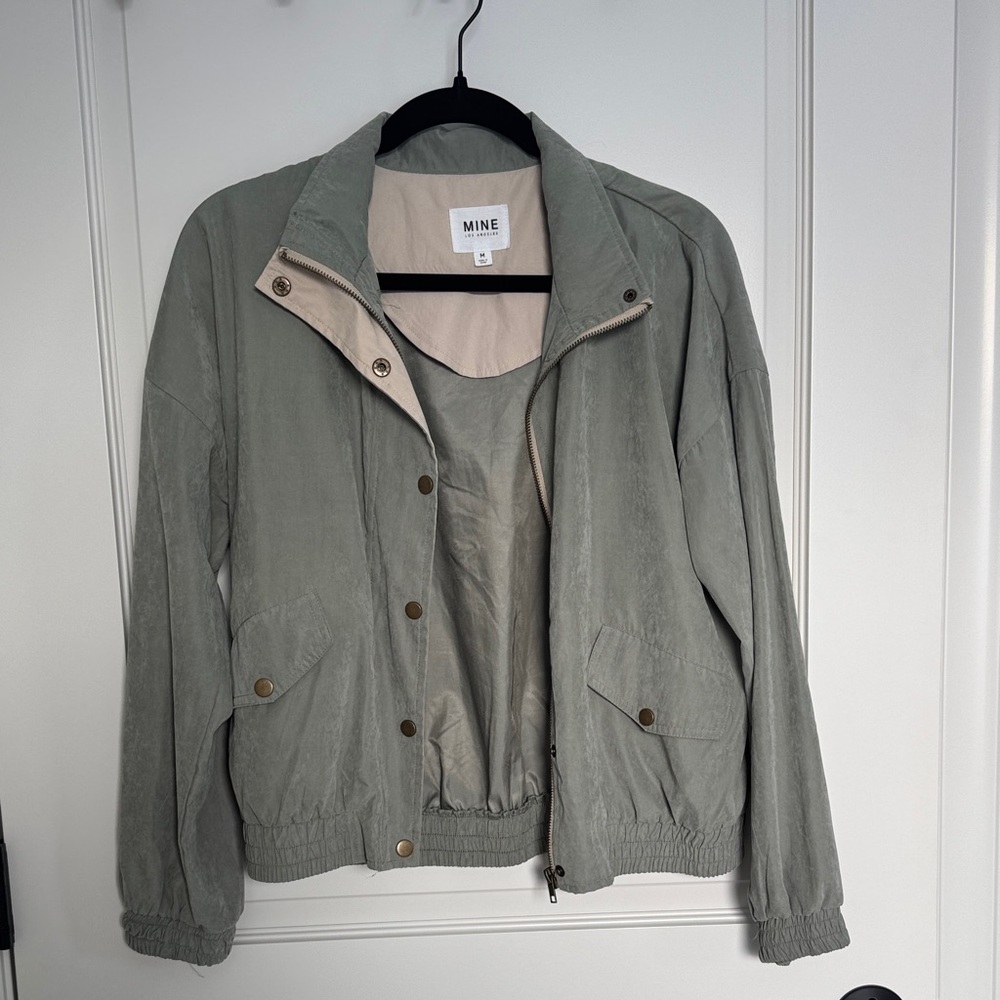 Mine Los Angeles Women's Olive/Tan
Windbreaker